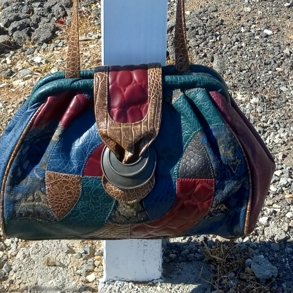 Vintage Desiree Leather Woman's Shoulder Bag Alligator Type Opening